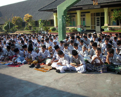 Klik untuk memperbesar foto Pengajian | Pengajian Guru dan Siswa Highslide JS