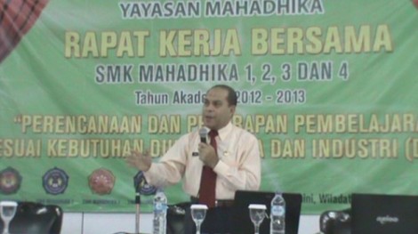 Bersama Mahadhika Masyarakat Mampu Menyekolahkan Anak-anaknya